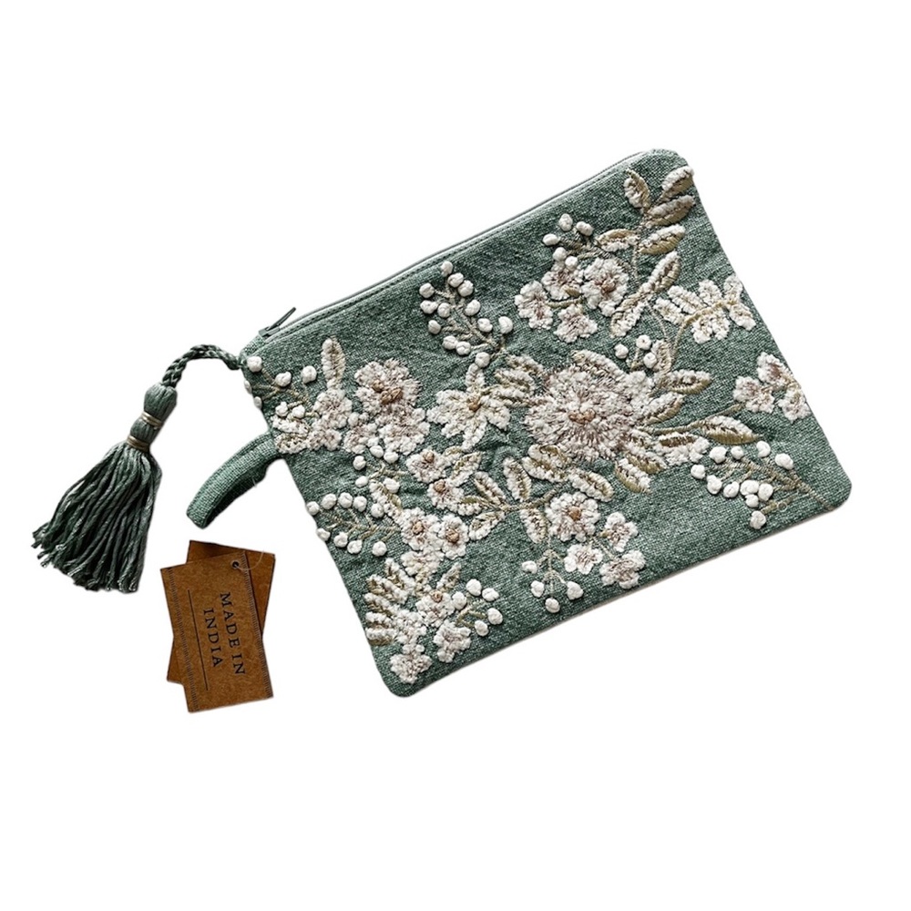 Boho‎ NWT Embroidered Floral Pouch - Picture 3 of 4